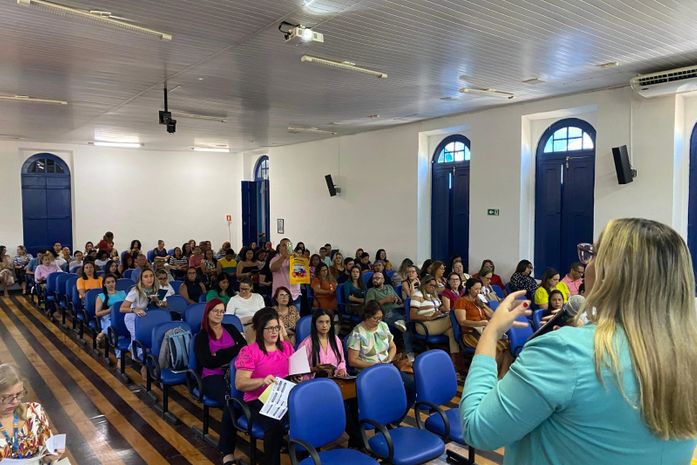 Palestra orienta sobre entrega voluntária de criança para adoção
