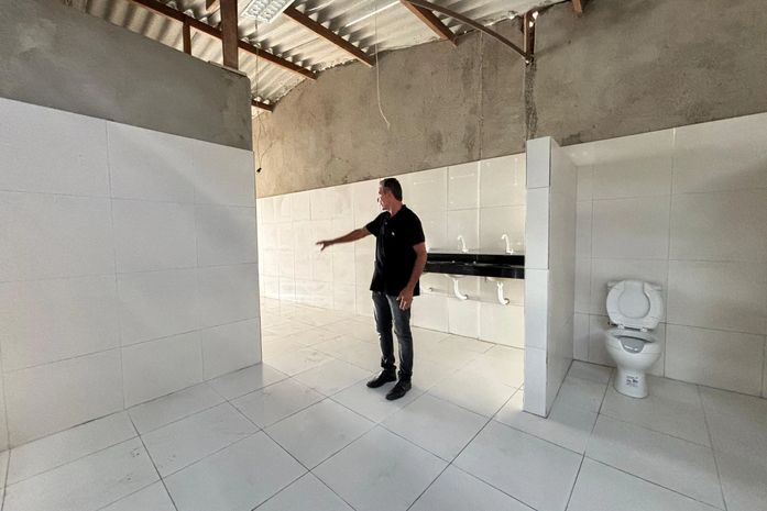 Prefeitura de Anadia constrói novos banheiros públicos