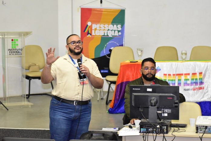 Políticas públicas para pessoas LGBTQIA+ são debatidas durante conferência regiona em Penedo