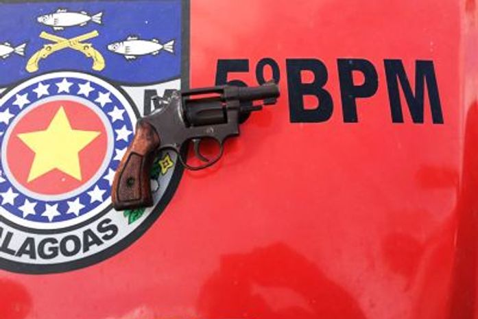 PM realiza prisões e apreensão de armas em Maceió e Arapiraca