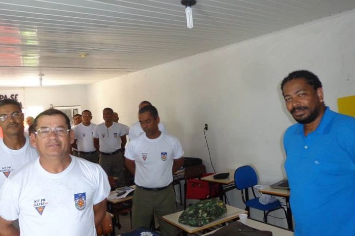 Sociólogo Carlos Martins, agora, ministra cursos para policiais