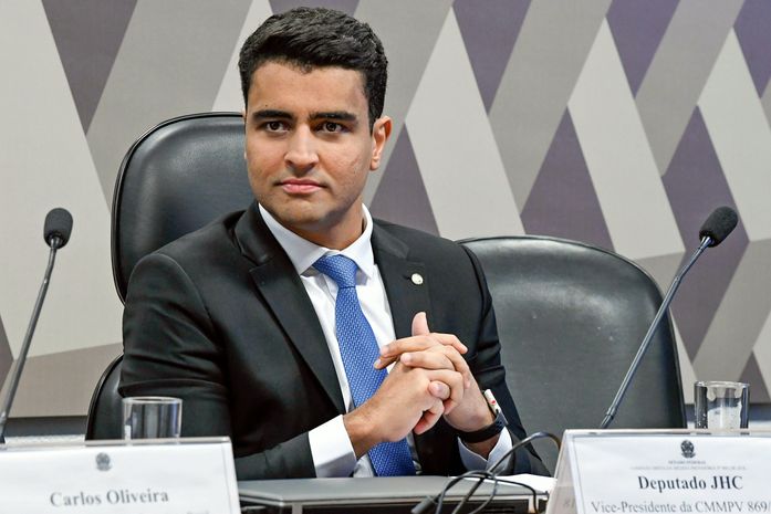 Em plena campanha, JHC vive um dilema