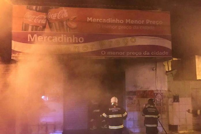 Incêndio atinge e destrói parte de estabelecimento comercial no sertão de Alagoas