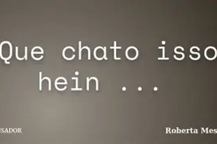 Esta ativista, Arísia Barros bateu palmas para Paulo Excelência, logo depois desbateu