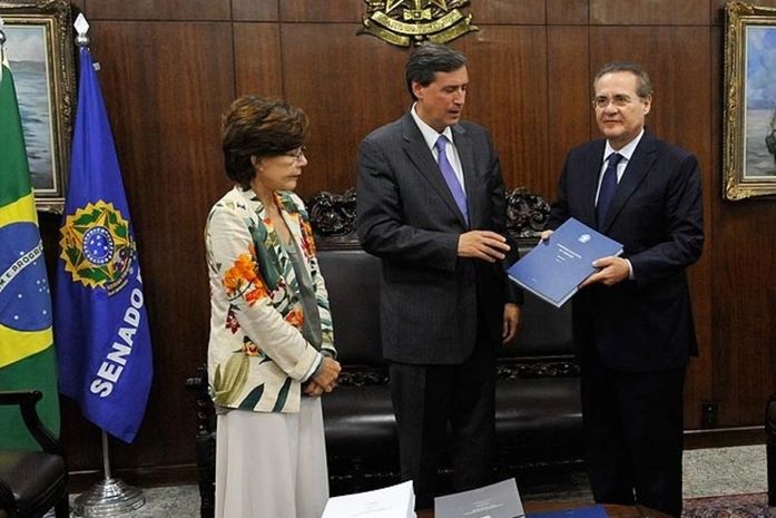 Renan recebe relatório final da Comissão Nacional da Verdade