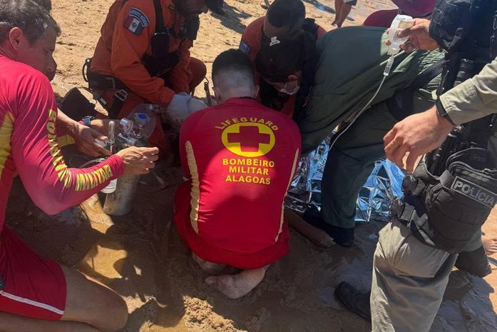 Mulher morre após sofrer convulsão na Praia da Sereia, em Maceió