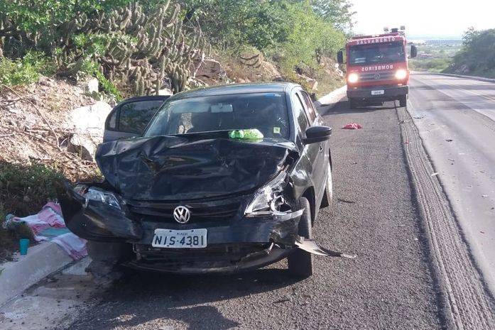 Colisão evolvendo dois veículos deixa três feridos na BR 423 em Alagoas