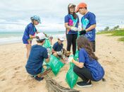 Mutirão de limpeza retira mais de 70 quilos de lixo da praia de Jacarecica