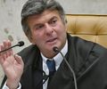 Fux suspende decisão de Dino que restabelecia posts de Nossa Senhora