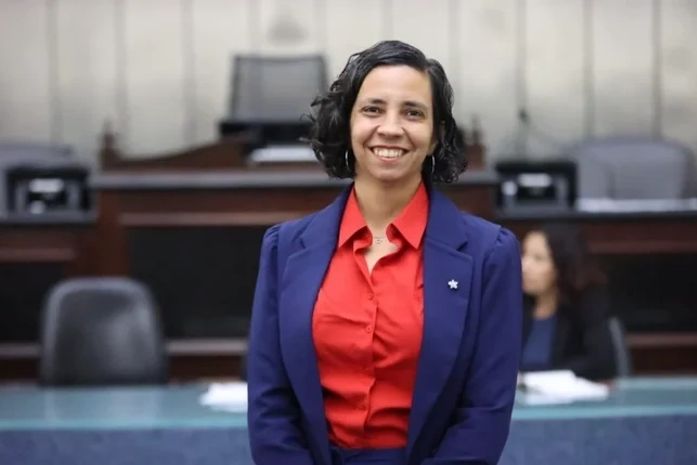 Élida Miranda assume vaga na ALE após licença de Silvio Camelo