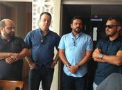 Novo diretor, empresário Maxwell Idalino (camisa azul claro - centro da foto)