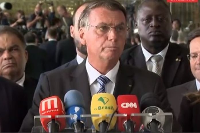 Bolsonaro diz que vai cumprir a Constituição; Ciro Nogueira inicia a transição