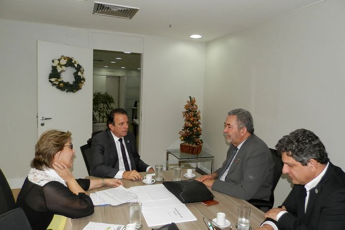 Prefeita de Arapiraca vai à Brasília para buscar recursos