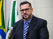 Leonardo Dias apresenta projeto para regulamentar uso de celulares em escolas de Maceió