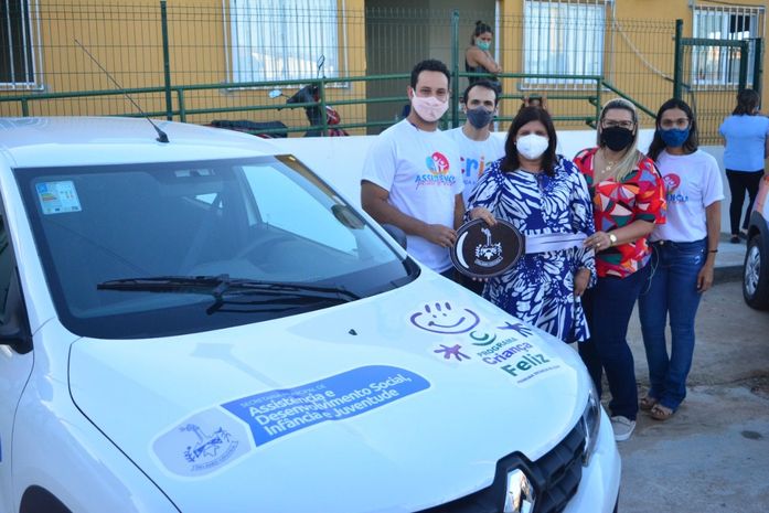 Equipes do Programa Criança Feliz e CRAS são beneficiadas com entrega de 2 veículos novos para estarem mais próximos da população