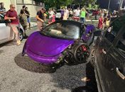 Colisão entre McLaren, de quase R$ 2,5 milhões, e carro de aplicativo deixa homem ferido na Ponta Verde, em Maceió
