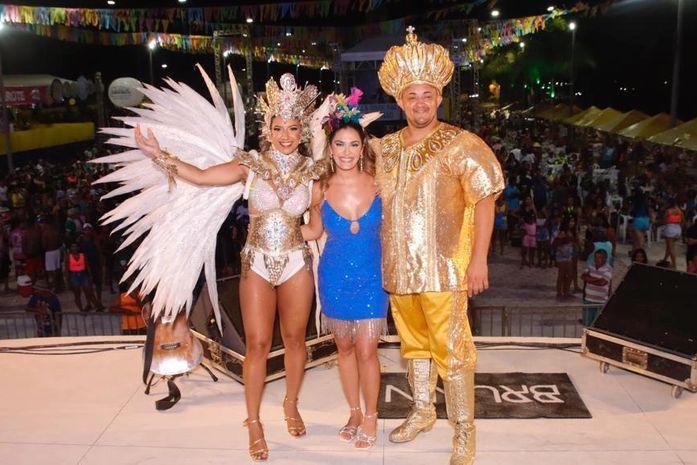 Milhares de foliões foram às ruas na abertura do CarnaLaje, o maior carnaval de Alagoas