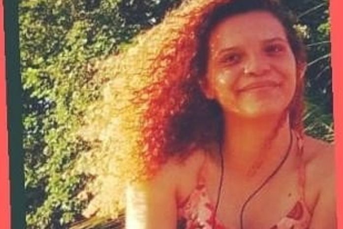 A menina Dayris vai estudar no México, e precisa de agasalhos. Vamos agasalhá-la?