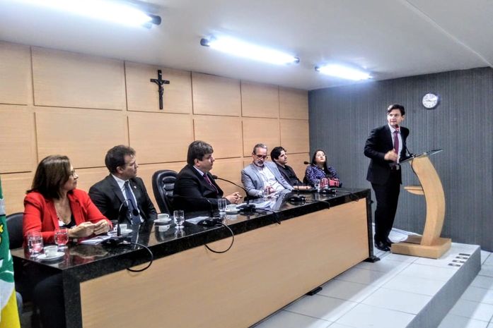 Audiência pública debate diplomas falsos
