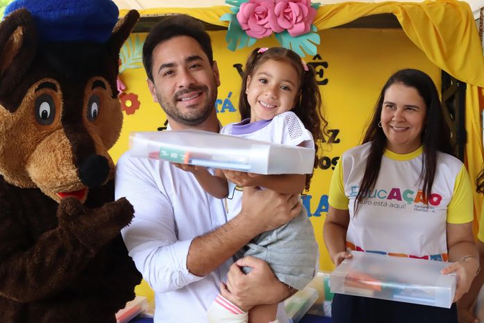 Educação de Santana do Mundaú inicia volta às aulas com entrega de kits escolares