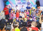 Festa das Crianças leva centenas de famílias à Praça da Independência