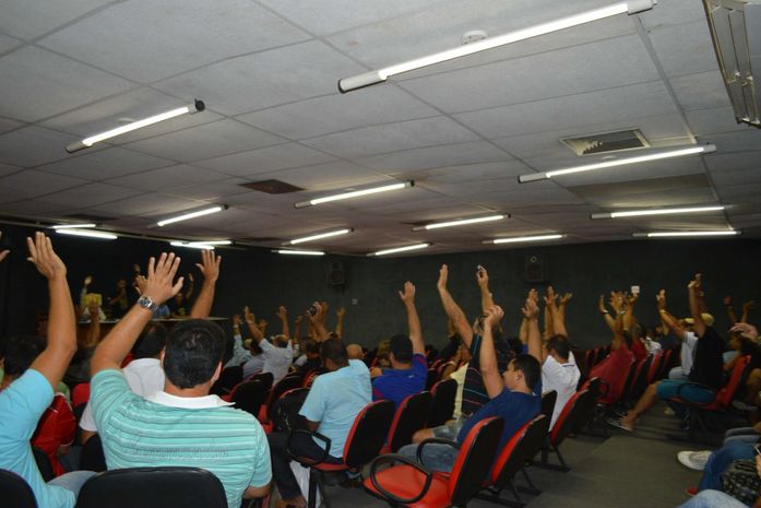 Após reunião, PC aceita proposta do governo e desiste de greve