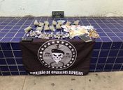 Material entorpecente estava escondido no travesseiro e entre umas fraldas de bebê
