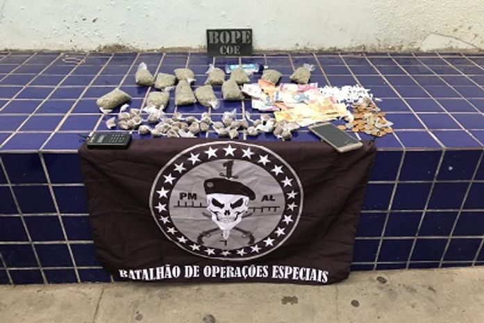 Material entorpecente estava escondido no travesseiro e entre umas fraldas de bebê