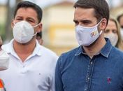 Eduardo Leite e Rodrigo Cunha, durante visita do gaúcho a Alagoas.