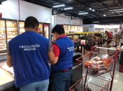 Preço diferente na gôndola e no caixa gera reclamações e pode render multa a supermercados