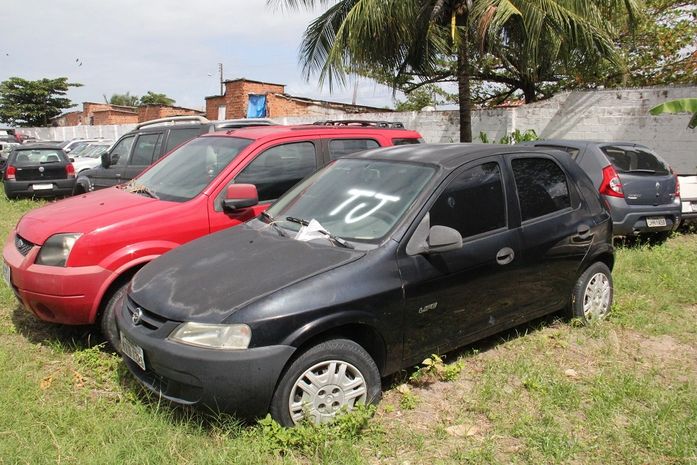 Veículos foram apreendidos durante operação policial