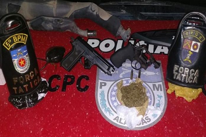 Um homem é preso e um menor apreendido por tráfico e porte ilegal em Maceió
