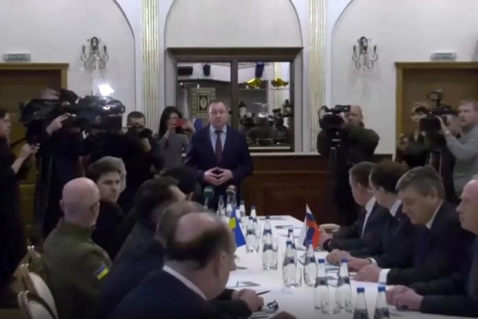 Rússia e Ucrânia começam reunião para negociações em Belarus