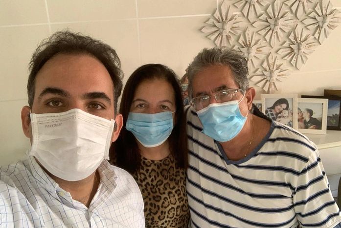 Prefeito do Pilar, Renato Filho, ao lado dos pais