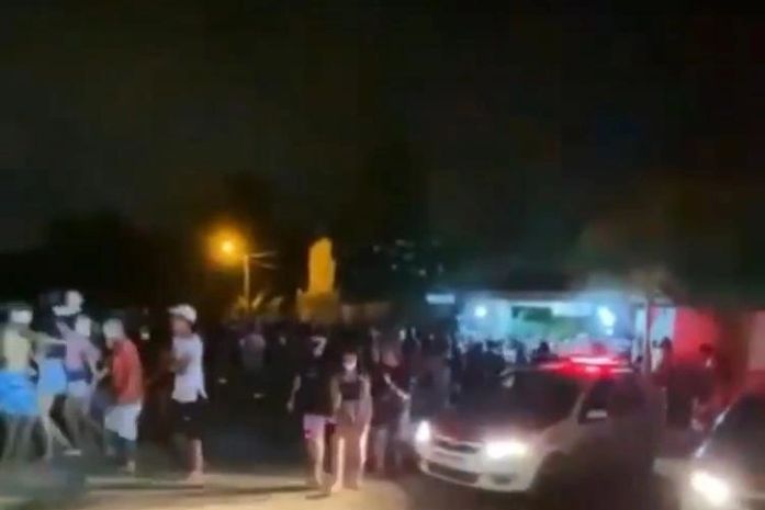 Covid-19: flagrante de festa clandestina mostra aglomeração em Maceió 