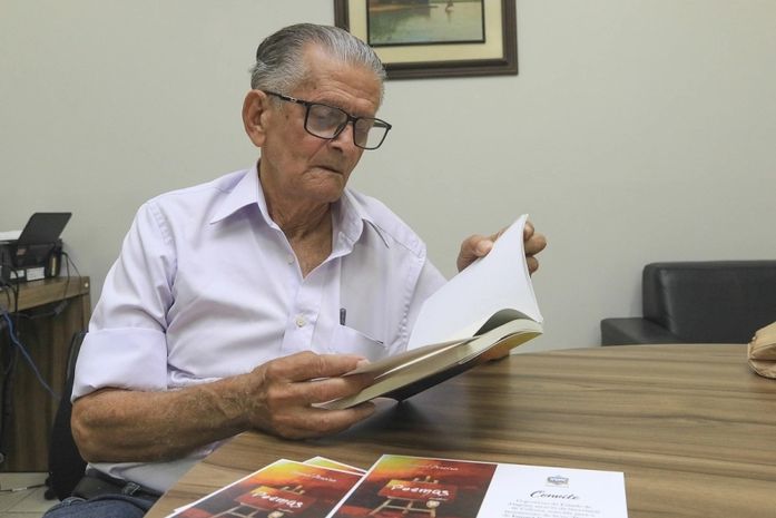 Artista plástico Ismael Pereira, aos 78 anos, lança seu primeiro livro de poemas em Maceió