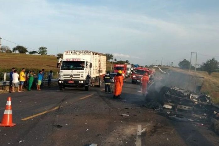 Identificado corpo de uma das vítimas de colisão entre carro e caminhão na BR-316