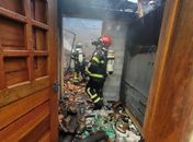 Incêndio destrói cômodo de residência em Arapiraca; veja imagens