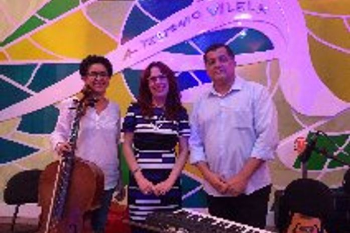 Janice Vilela, uma das filhas do menestrel de Alagoas agradecendo a festa dos 98 anos de seu pai