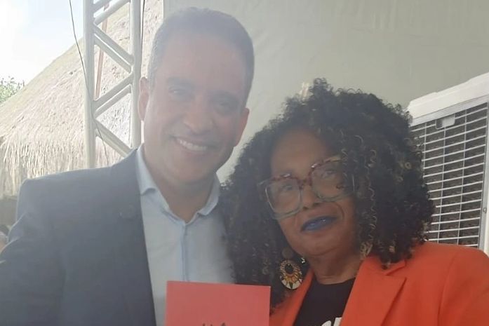 Quando puder Governador, Paulo Dantas, fala com a prefeita Ubiratania Santana, para articular novas possibilidades de moradia para quilombolas de Carneiros