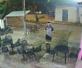 Homem ameaça desafetos com arma, é perseguido e morto a facadas em Maceió 