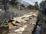 Barracos usados para venda e consumo de drogas são desmontados em Maceió