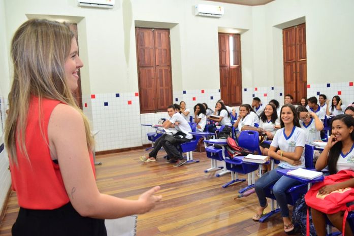 Deputada Cibele Moura faz indicação para que Estado forneça internet a professores durante pandemia