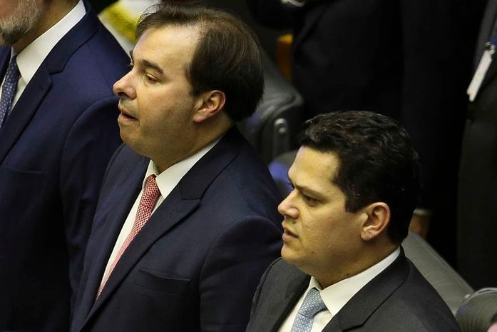 DEM assume o comando da Câmara e do Senado