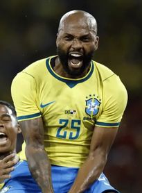 Brasil vence por 6 a 2, com quatros gols dos reservas na segunda etapa