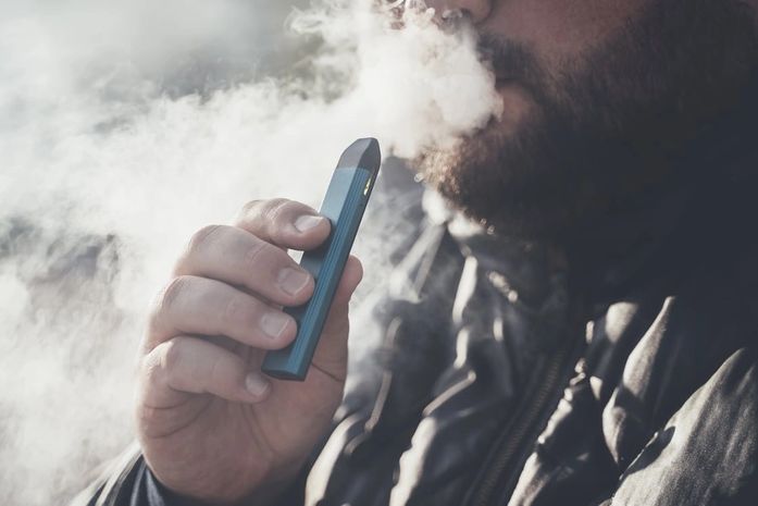 Publicidade enganosa: cigarro eletrônico veste nova roupa, mas é mais prejudicial à saúde do que cigarro tradicional
