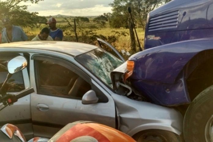 Colisão deixa criança morta e quatro feridos