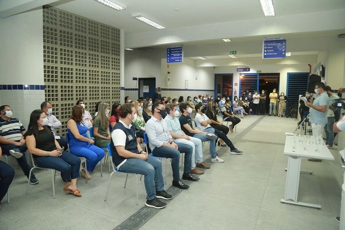 Trabalhadores que atuam na linha de frente de combate à Covid são homenageados em Penedo