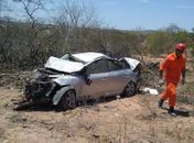 carro capota na AL 220