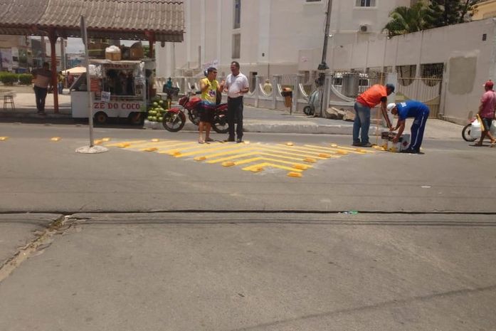 Prefeitura de Arapiraca instala e recupera sinalização de trãnsito evitando acidentes